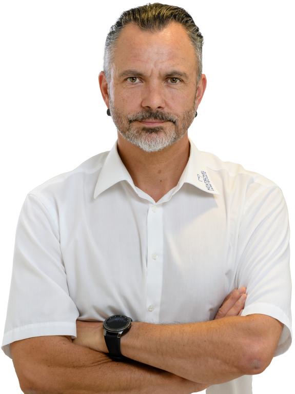 Hendrik Hentschel mit verschränkten Armen